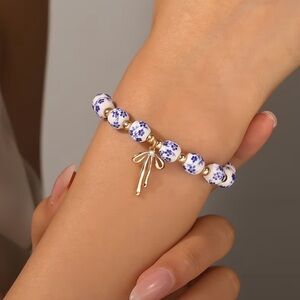 NEW Elegant Gold and Blue Floral Bracelet. Holiday Gift. Cute Trendy Bracelet 💙